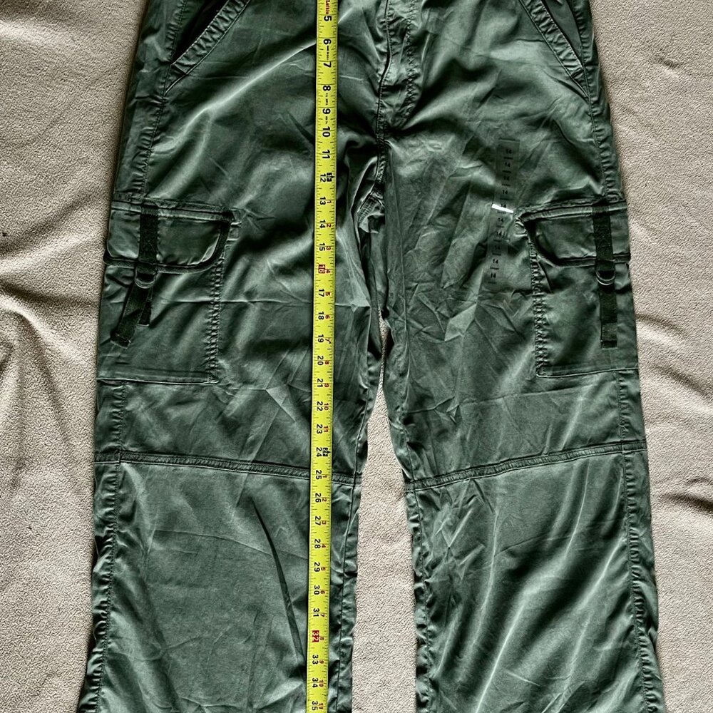 American Eagle - Olive Green Baggy Wide Leg Cargo Pants (NWT) - Picture 4 of 11